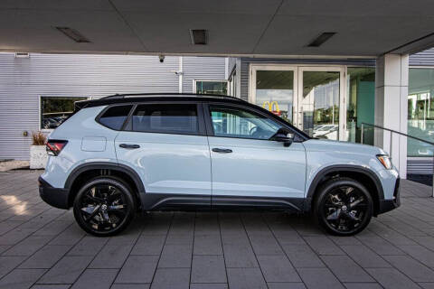 2026 Volkswagen Taos SE Black