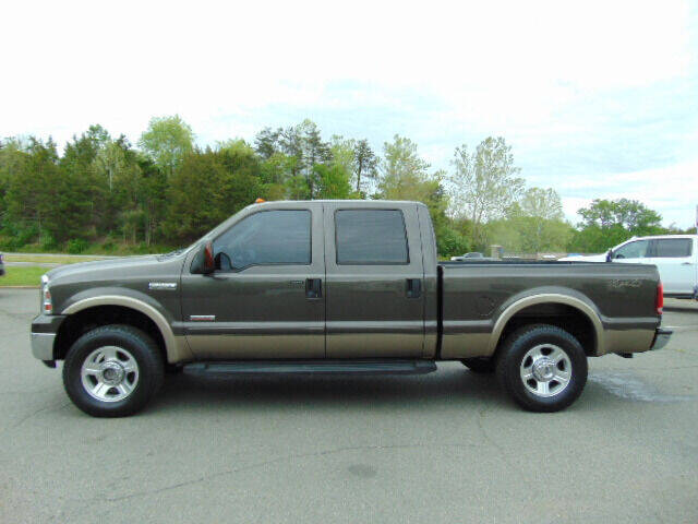 2006 Ford F-250 Super Duty for sale at E & M AUTO SALES in Locust Grove VA