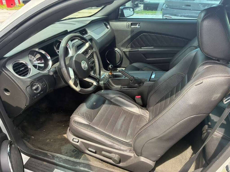 2012 Ford Mustang V6