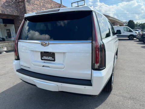 2018 Cadillac Escalade ESV Luxury