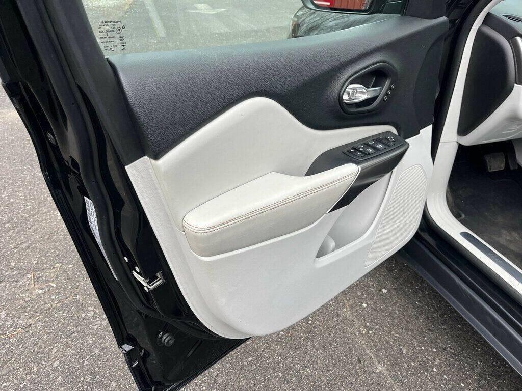 2021 Jeep Cherokee 13