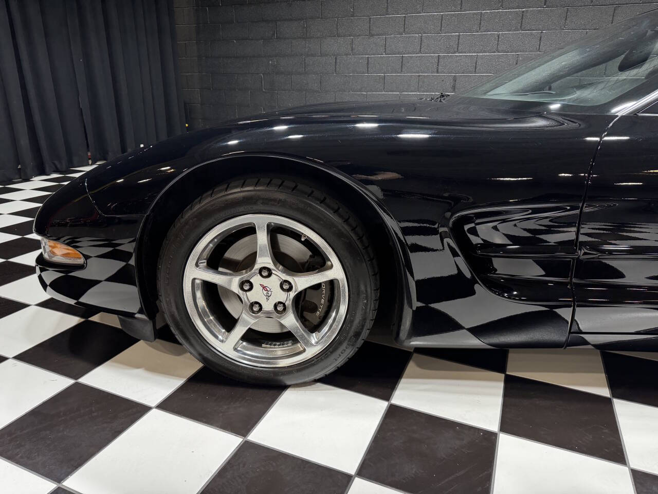 2004 Chevrolet Corvette 25