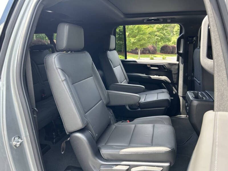 2025 Chevrolet Suburban LT