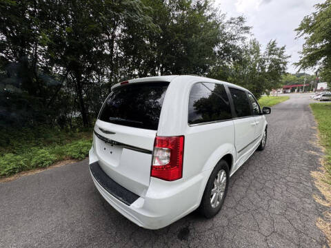 2016 Chrysler Town and Country Touring
