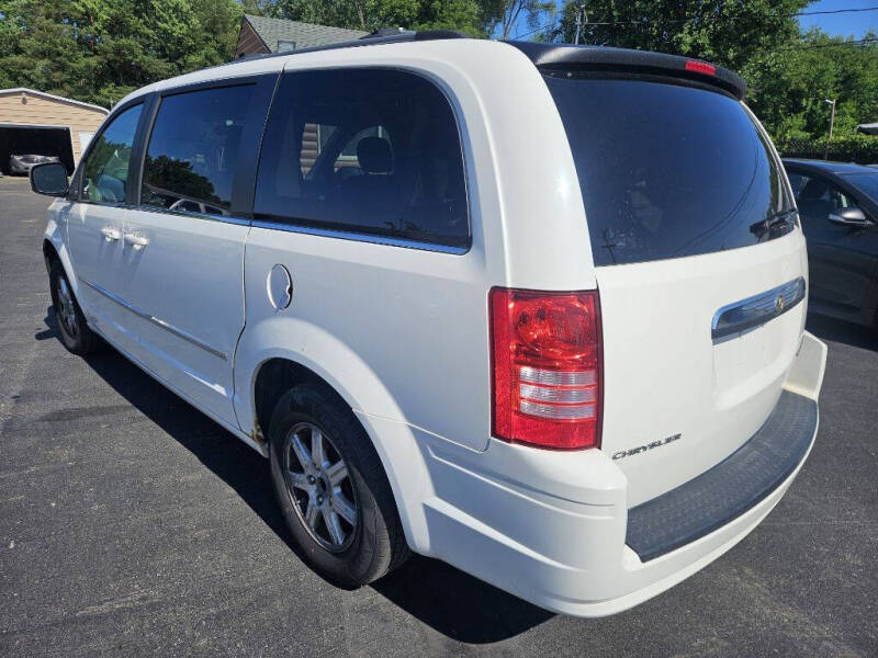 2009 Chrysler Town and Country Touring