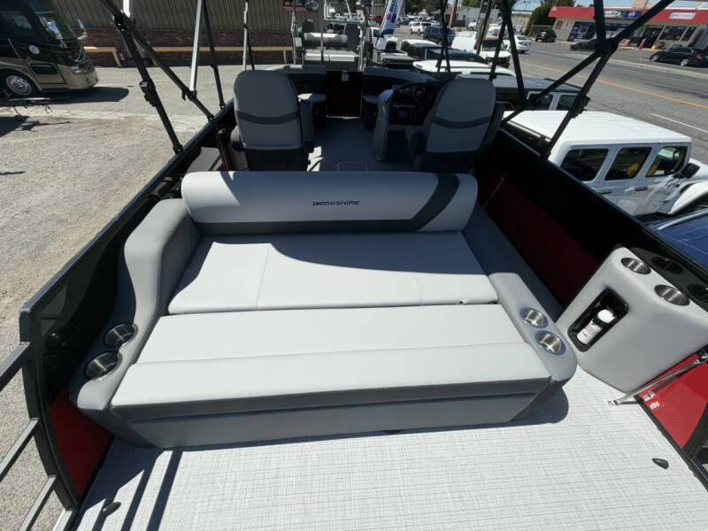 2026 Berkshire CTS 22' Ultra Lounger