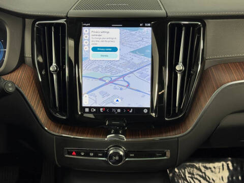 2024 Volvo XC60 Recharge T8 Ultimate Dark Theme