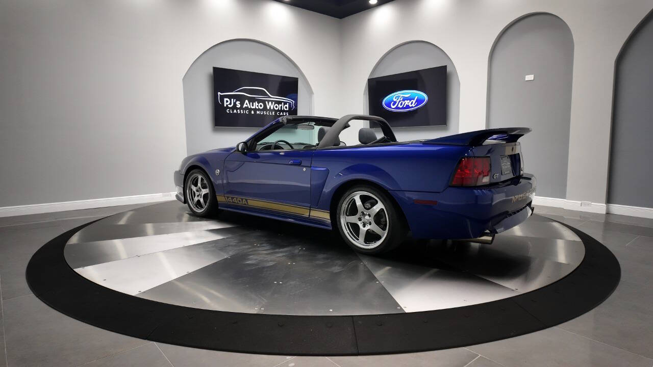 2004 Ford Mustang 3