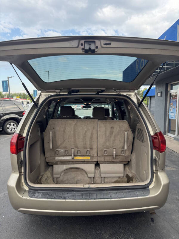2005 Toyota Sienna LE 7 Passenger