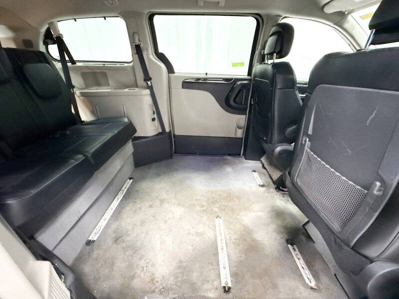 2011 Chrysler Town and Country Limited