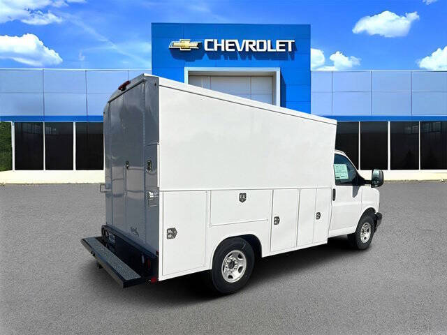 2025 Chevrolet Express 3500
