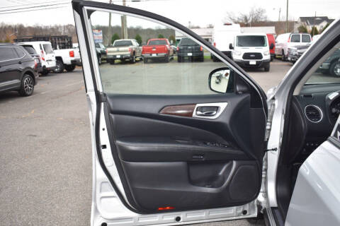 2016 Nissan Pathfinder SL