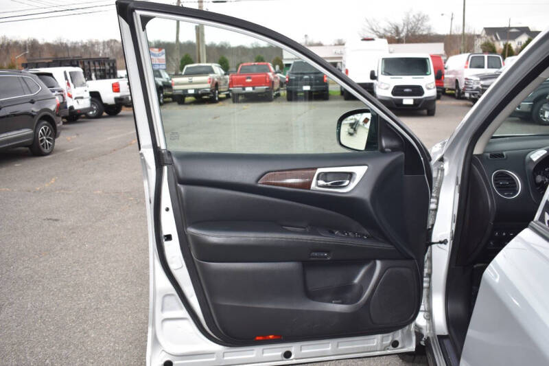 2016 Nissan Pathfinder SL