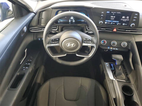 2024 Hyundai Elantra SE