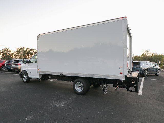 2025 GMC Savana 3500