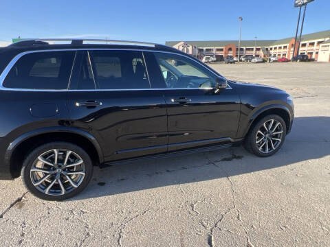 2016 Volvo XC90 T6 Momentum