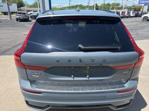 2024 Volvo XC60 B5 Core Dark Theme
