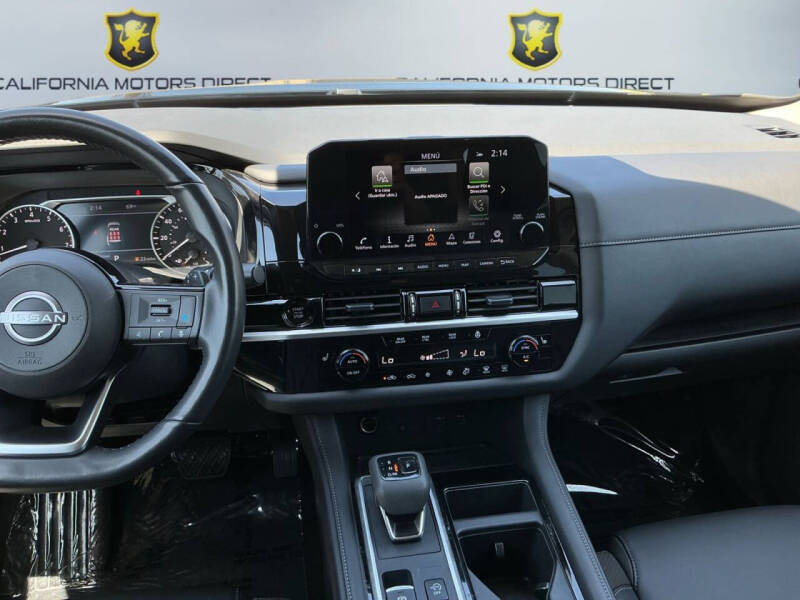 2025 Nissan Pathfinder SL