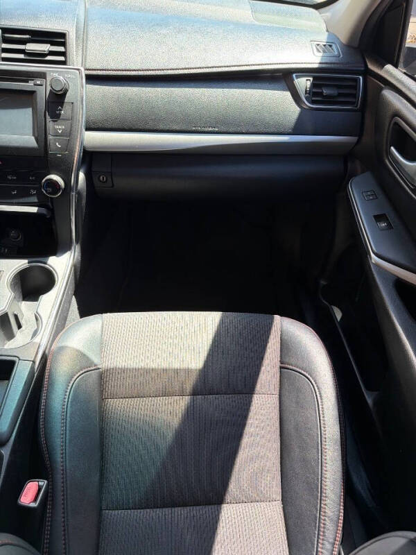 2017 Toyota Camry SE