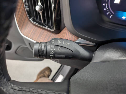 2024 Volvo XC60 B5 Plus Dark Theme
