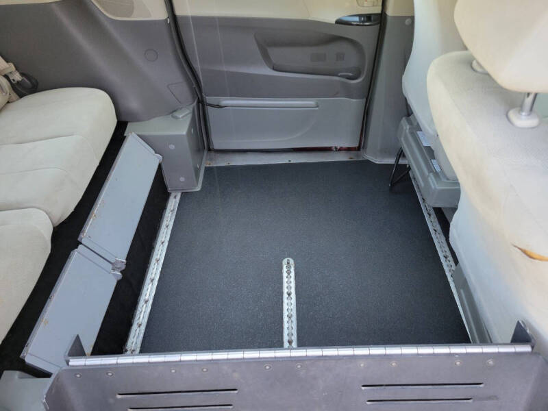 2013 Toyota WHEELCHAIR VAN