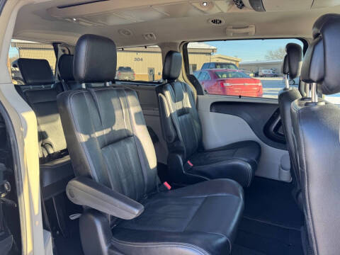 2015 Chrysler Town and Country Touring-L