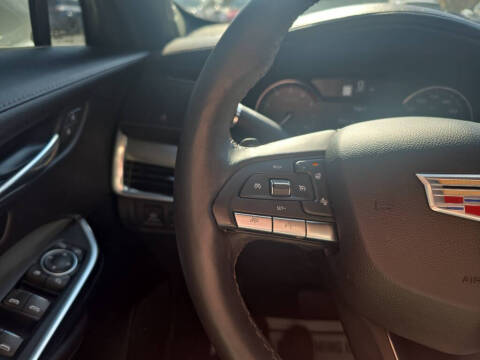 2022 Cadillac XT4 Premium Luxury