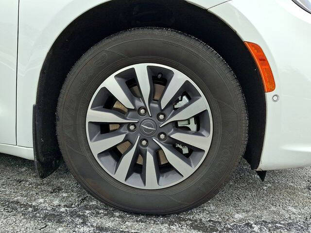 2023 Chrysler Pacifica Plug-In Hybrid Touring L