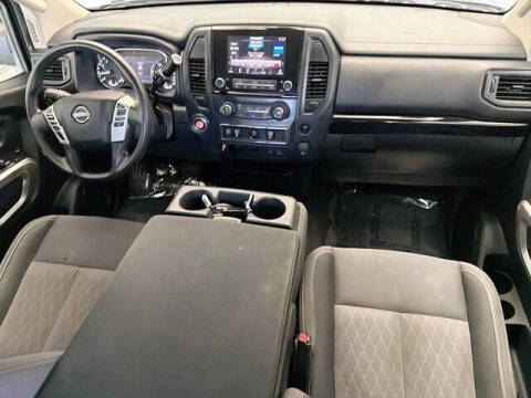 2023 Nissan Titan SV