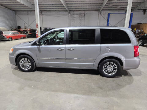 2015 Chrysler Town and Country Touring-L