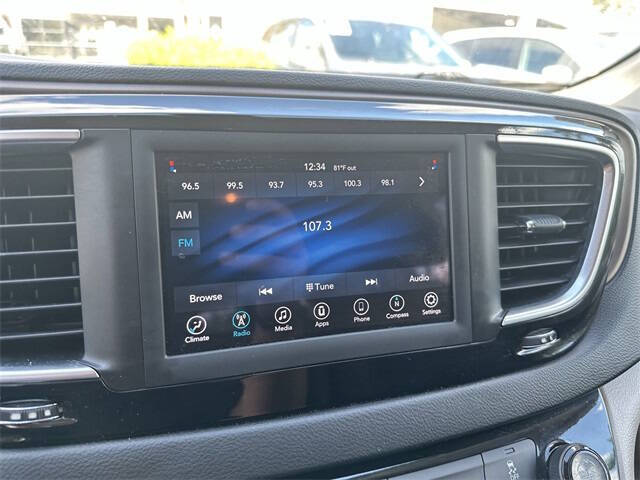 2021 Chrysler Voyager L