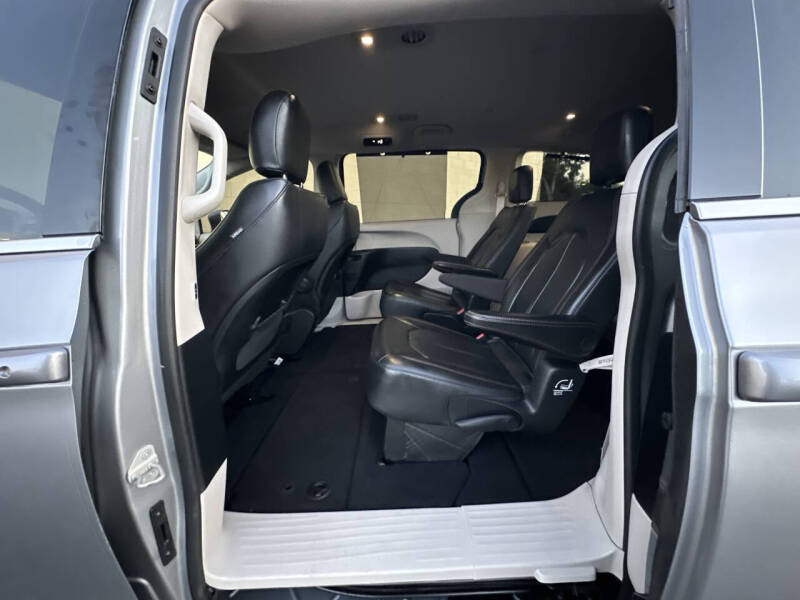 2020 Chrysler Pacifica Touring L