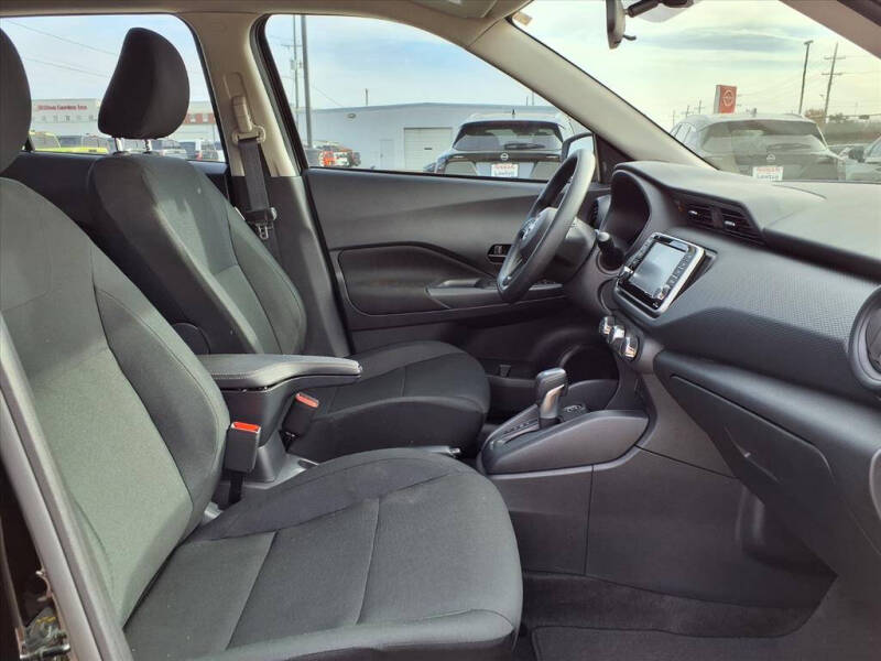 2025 Nissan Kicks Play S