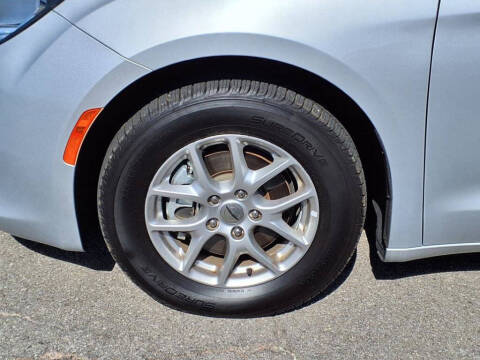 2022 Chrysler Voyager LX