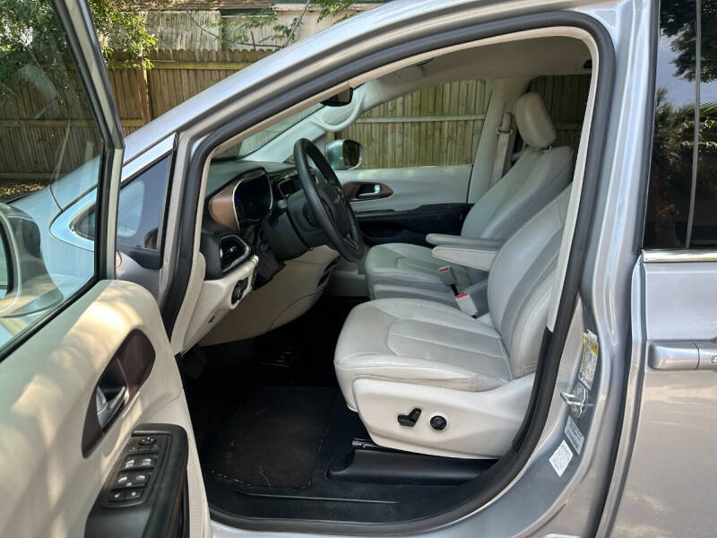 2017 Chrysler Pacifica Touring-L