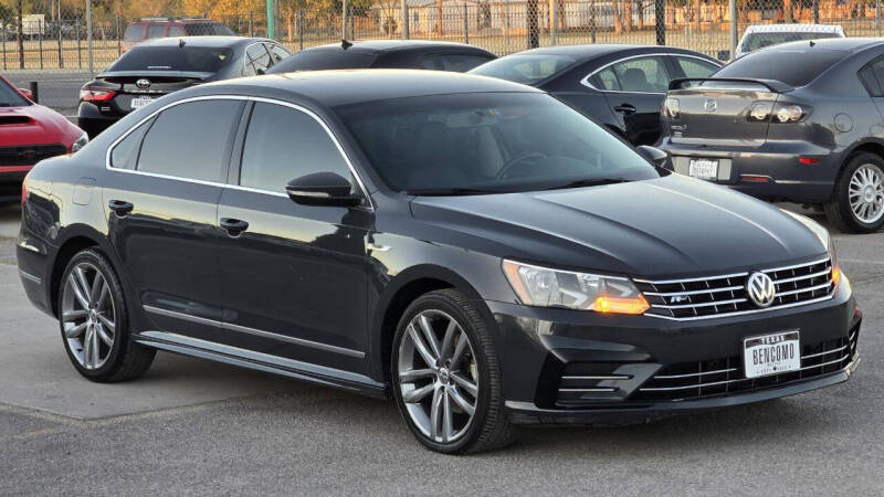 2017 Volkswagen Passat R-Line photo 4