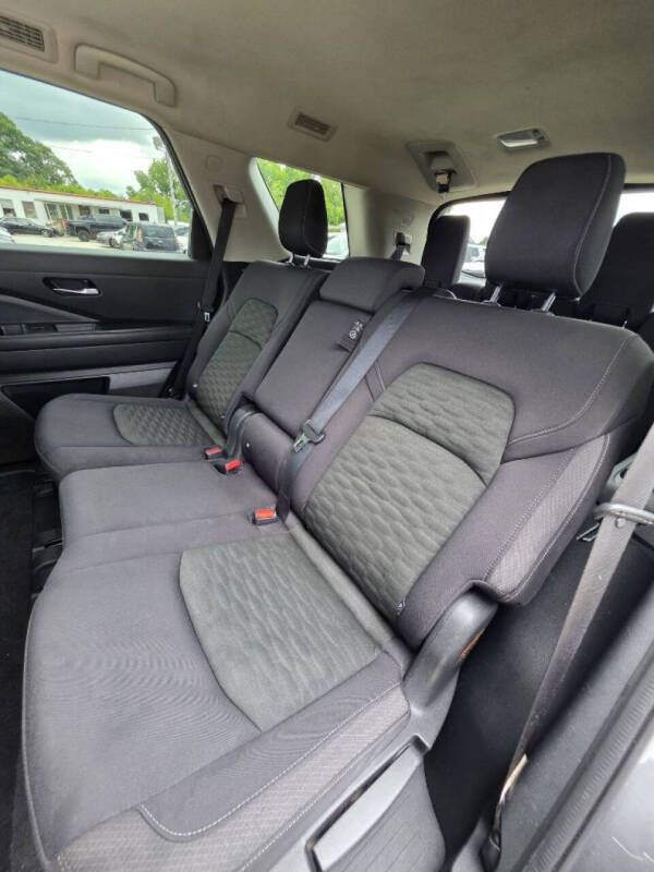 2022 Nissan Pathfinder SV