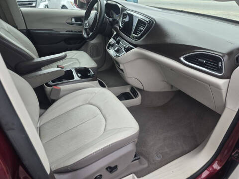 2017 Chrysler Pacifica Touring-L Plus