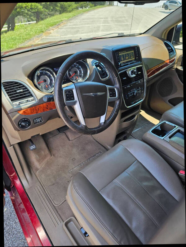 2012 Chrysler Town and Country Touring