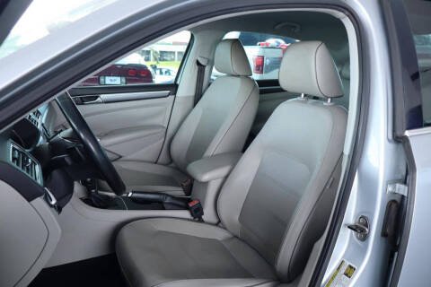 2017 Volkswagen Passat 1.8T R-Line