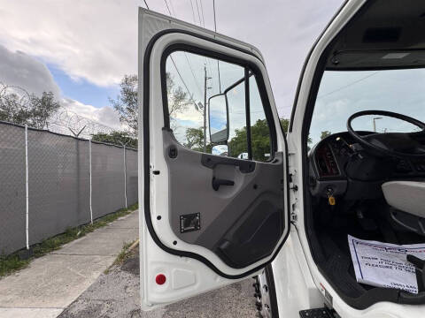2019 Freightliner M2 106