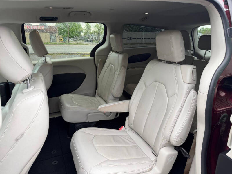 2017 Chrysler Pacifica Touring-L