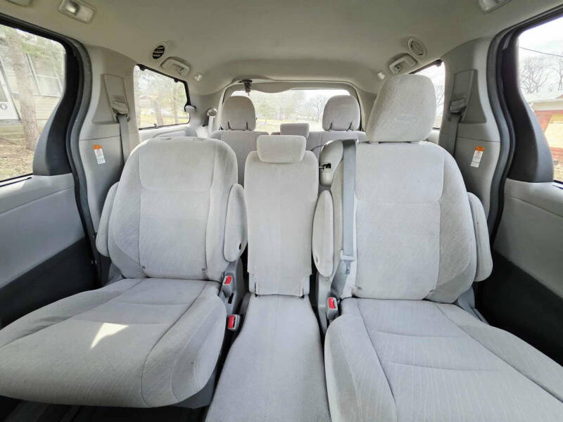 2017 Toyota Sienna LE 8-Passenger