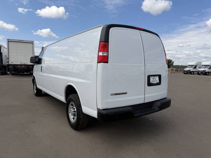 2022 Chevrolet Express 2500