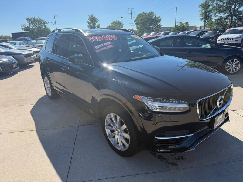 2016 Volvo XC90 T6 Momentum