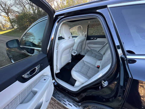 2022 Volvo XC60 B5 Momentum