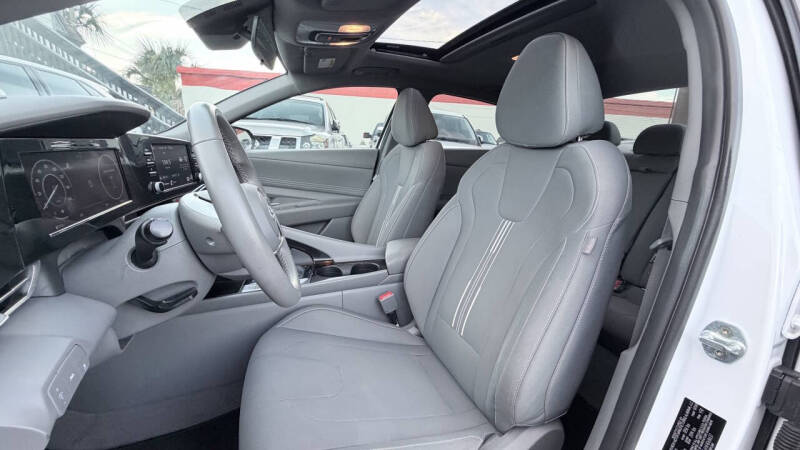 2022 Hyundai Elantra SEL