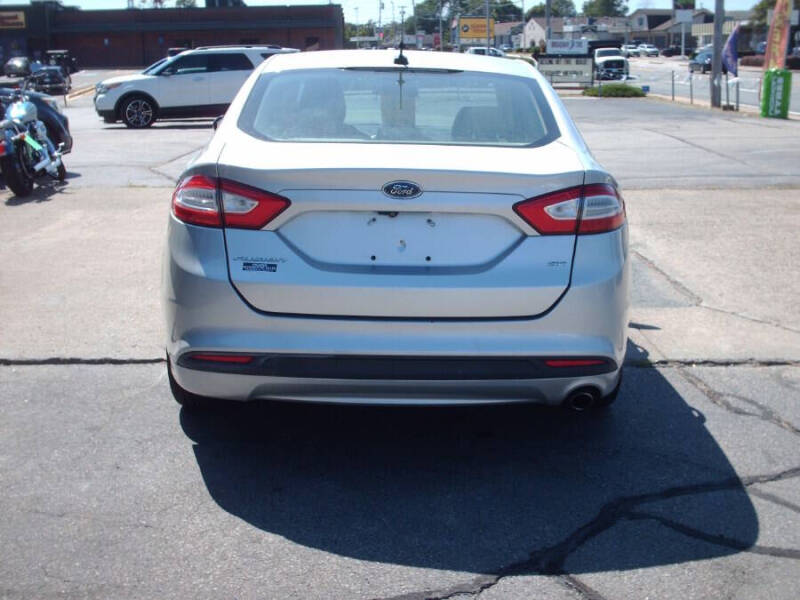 2016 Ford Fusion SE