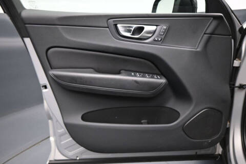 2023 Volvo XC60 B5 Plus Dark Theme