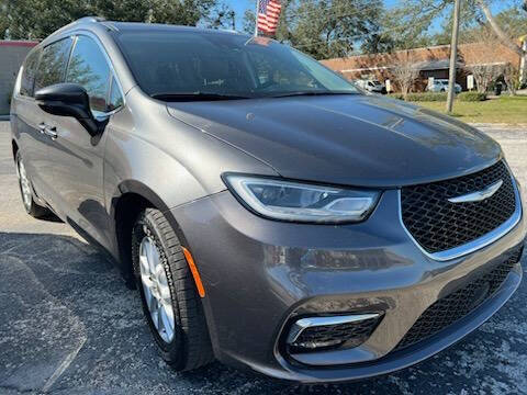 2022 Chrysler Pacifica for sale at Sunset Point Auto Sales & Car Rentals in Clearwater FL